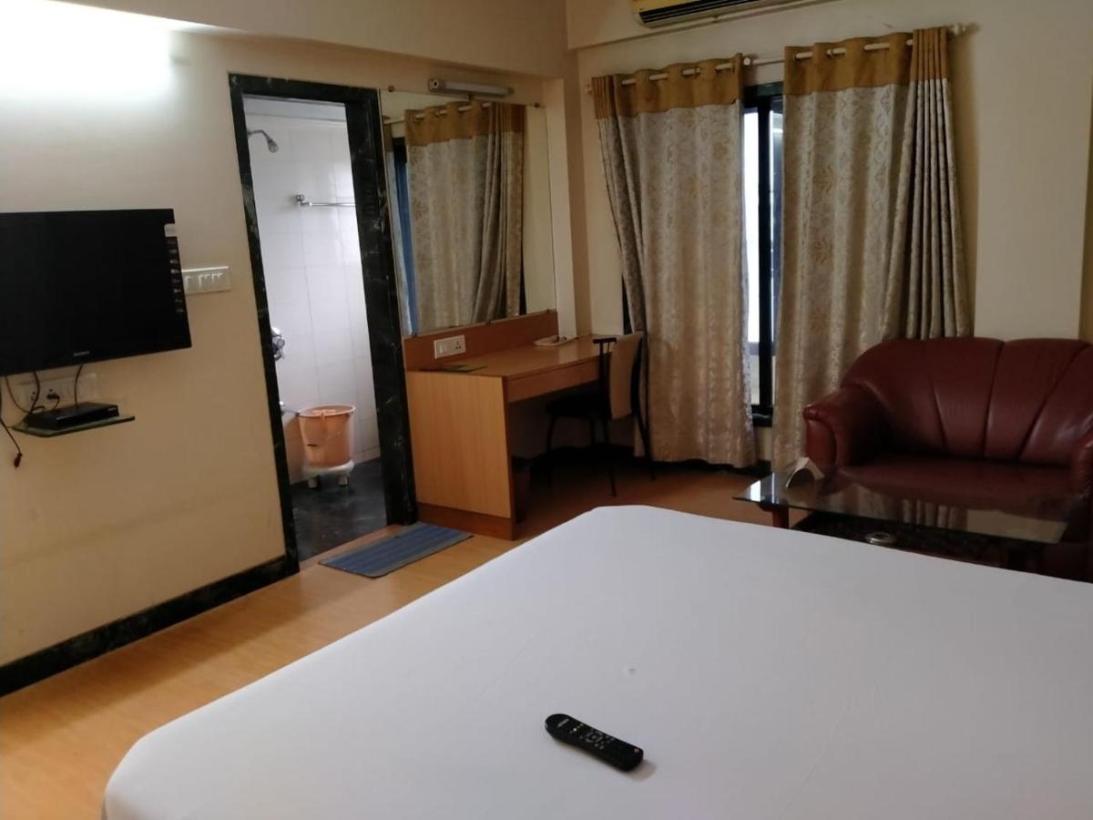 Hotel Pooja International Nashik Zewnętrze zdjęcie