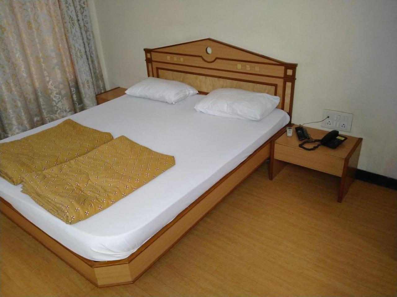 Hotel Pooja International Nashik Zewnętrze zdjęcie