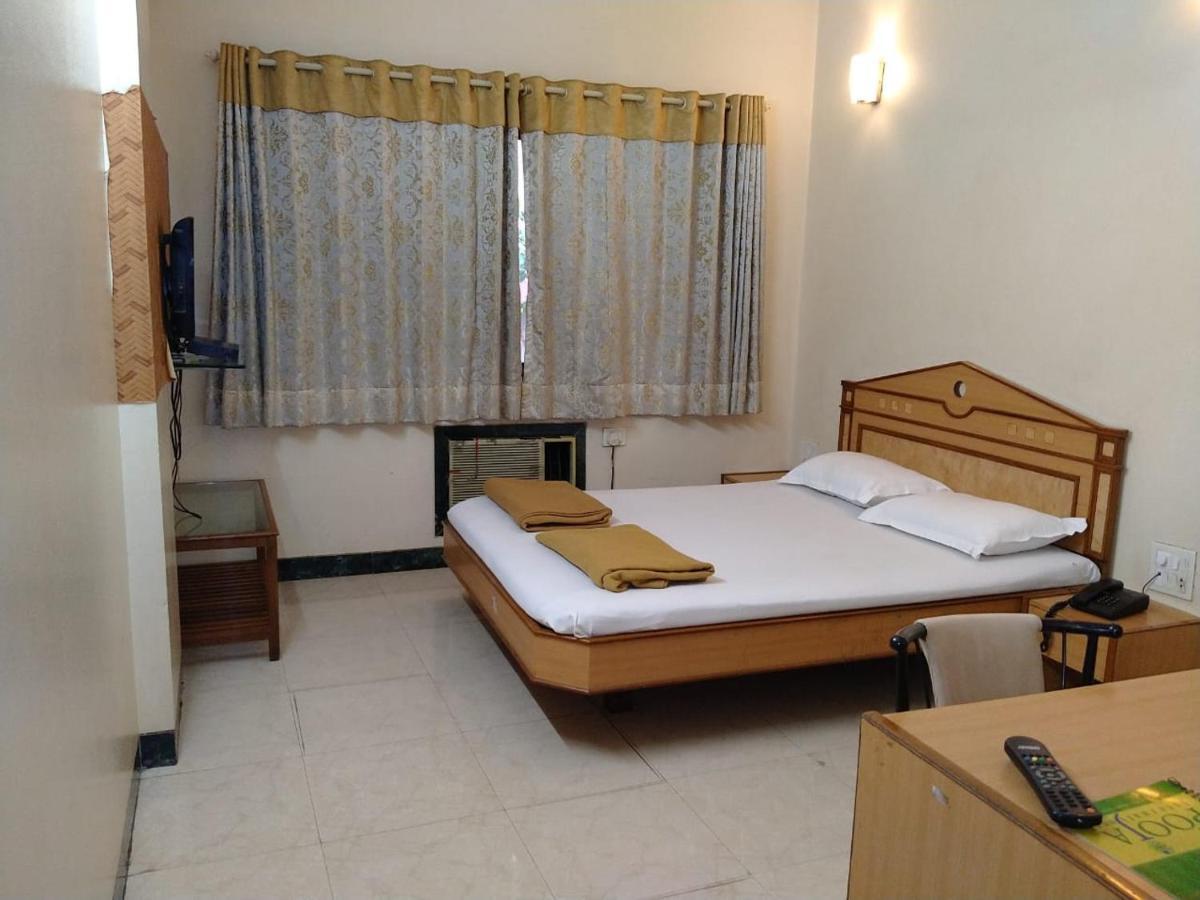 Hotel Pooja International Nashik Zewnętrze zdjęcie
