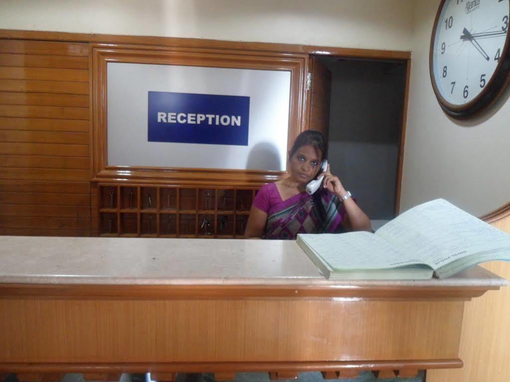 Hotel Pooja International Nashik Zewnętrze zdjęcie