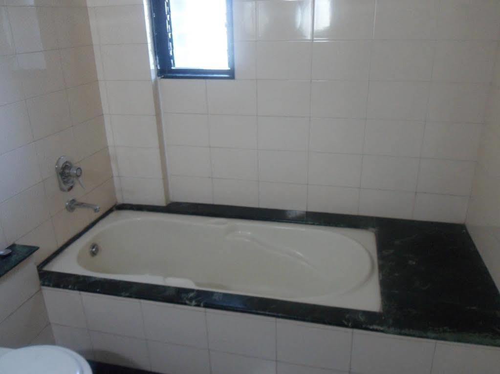 Hotel Pooja International Nashik Zewnętrze zdjęcie