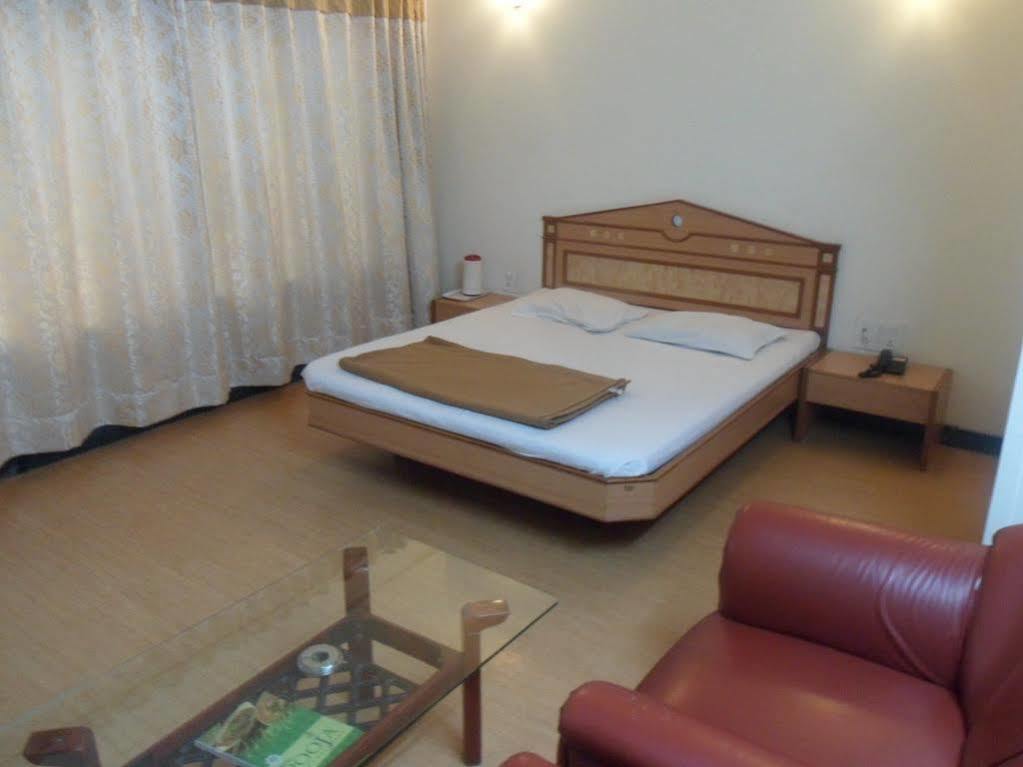 Hotel Pooja International Nashik Zewnętrze zdjęcie