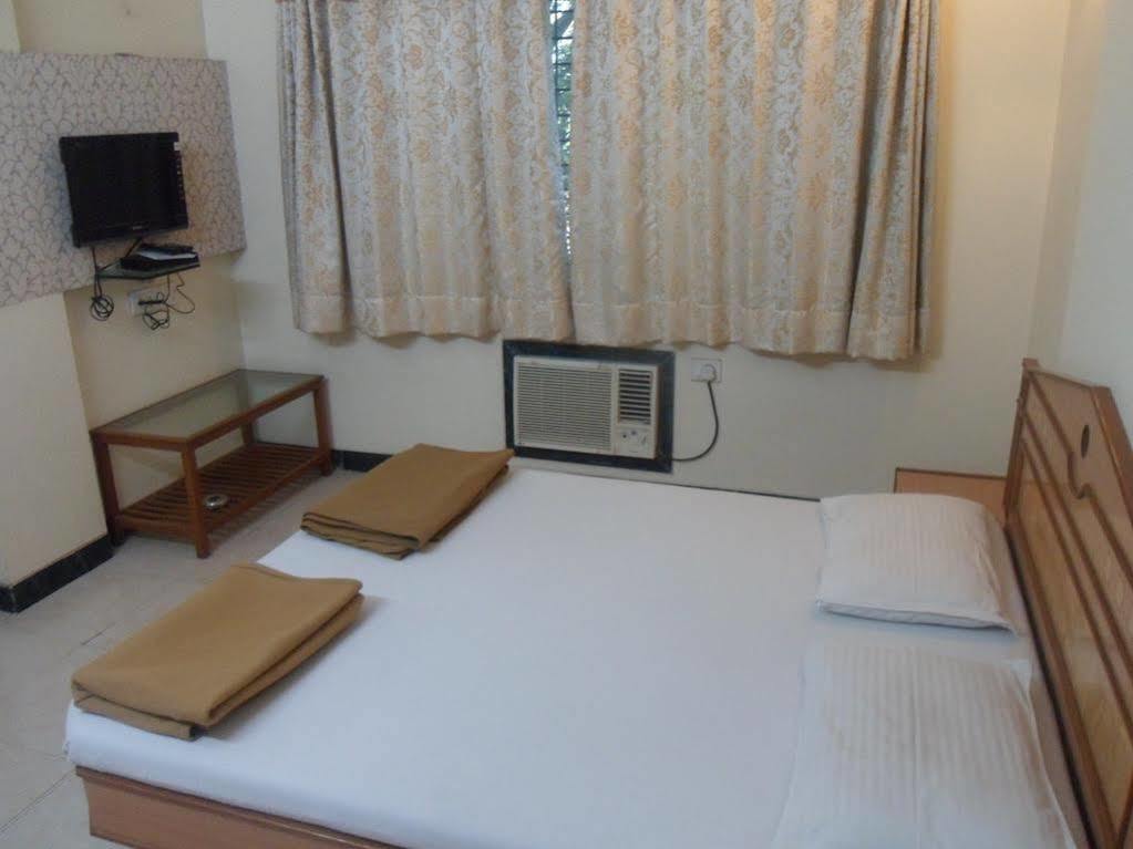 Hotel Pooja International Nashik Zewnętrze zdjęcie
