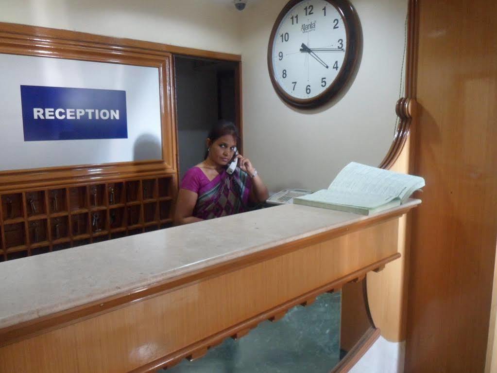 Hotel Pooja International Nashik Zewnętrze zdjęcie
