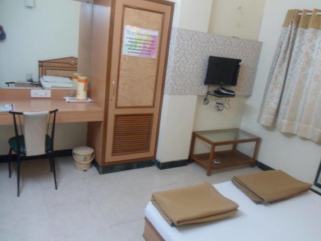 Hotel Pooja International Nashik Zewnętrze zdjęcie