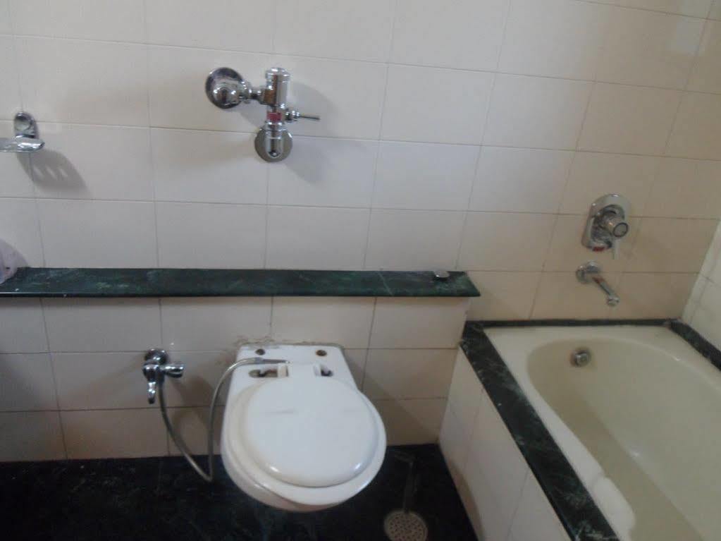 Hotel Pooja International Nashik Zewnętrze zdjęcie