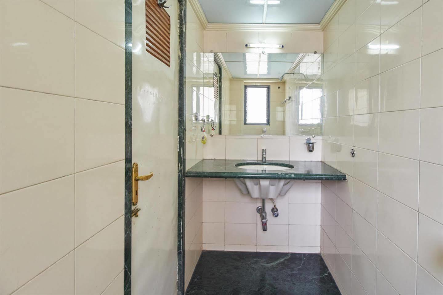 Hotel Pooja International Nashik Zewnętrze zdjęcie