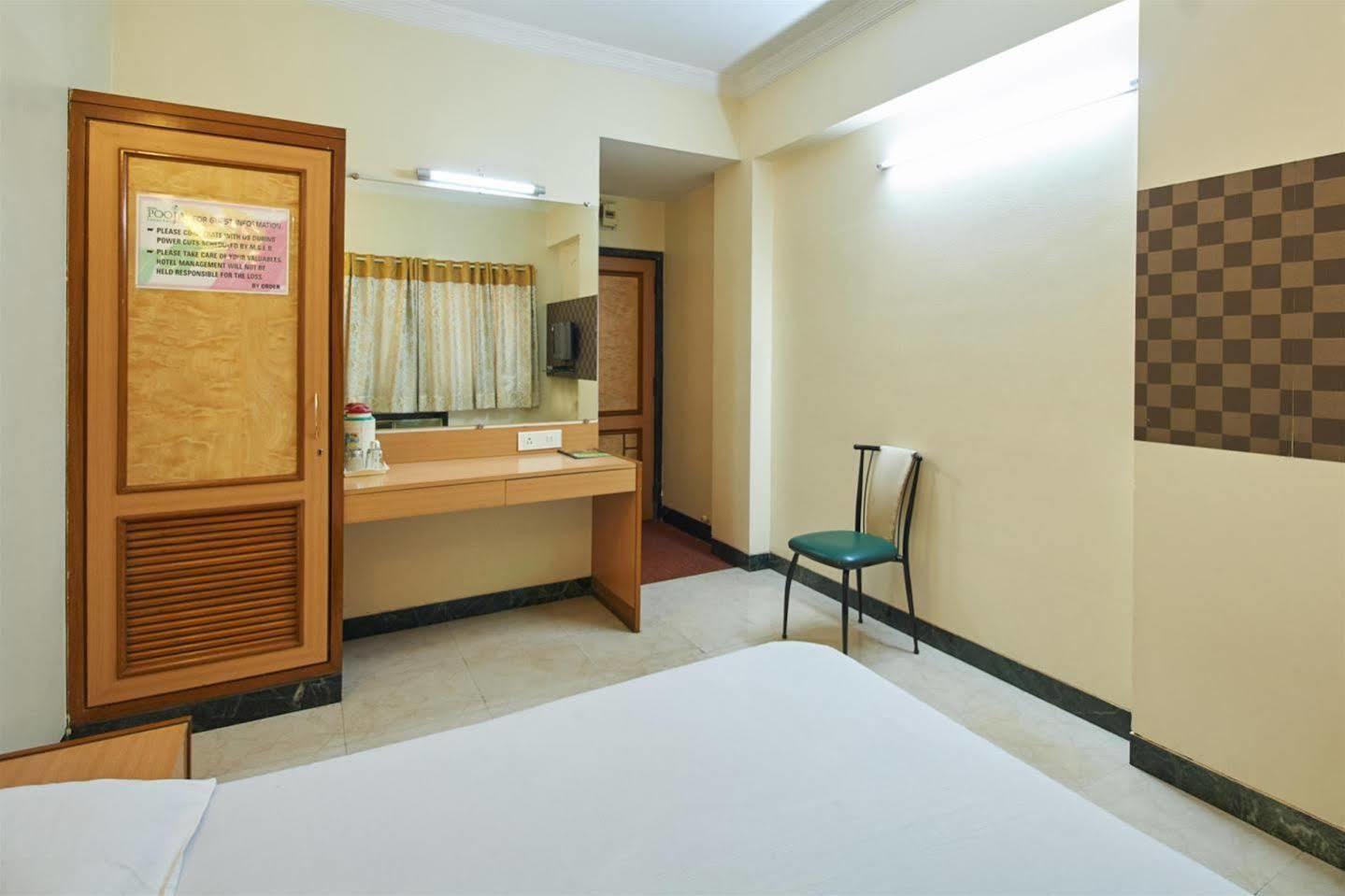 Hotel Pooja International Nashik Zewnętrze zdjęcie
