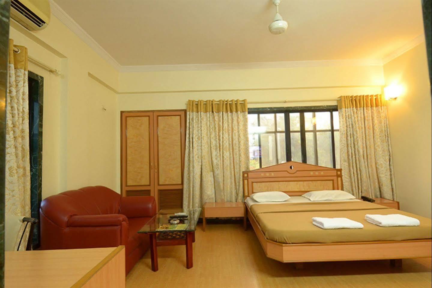 Hotel Pooja International Nashik Zewnętrze zdjęcie