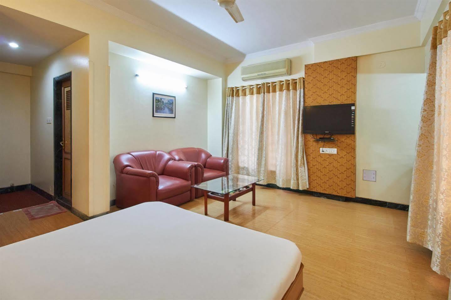 Hotel Pooja International Nashik Zewnętrze zdjęcie